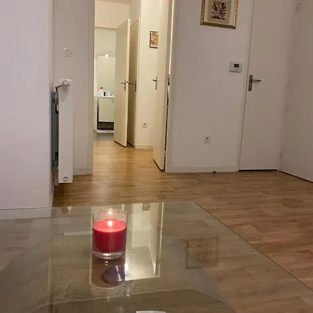 Apartment Charmant Appartement, Spacieux Dans Une Neuve!